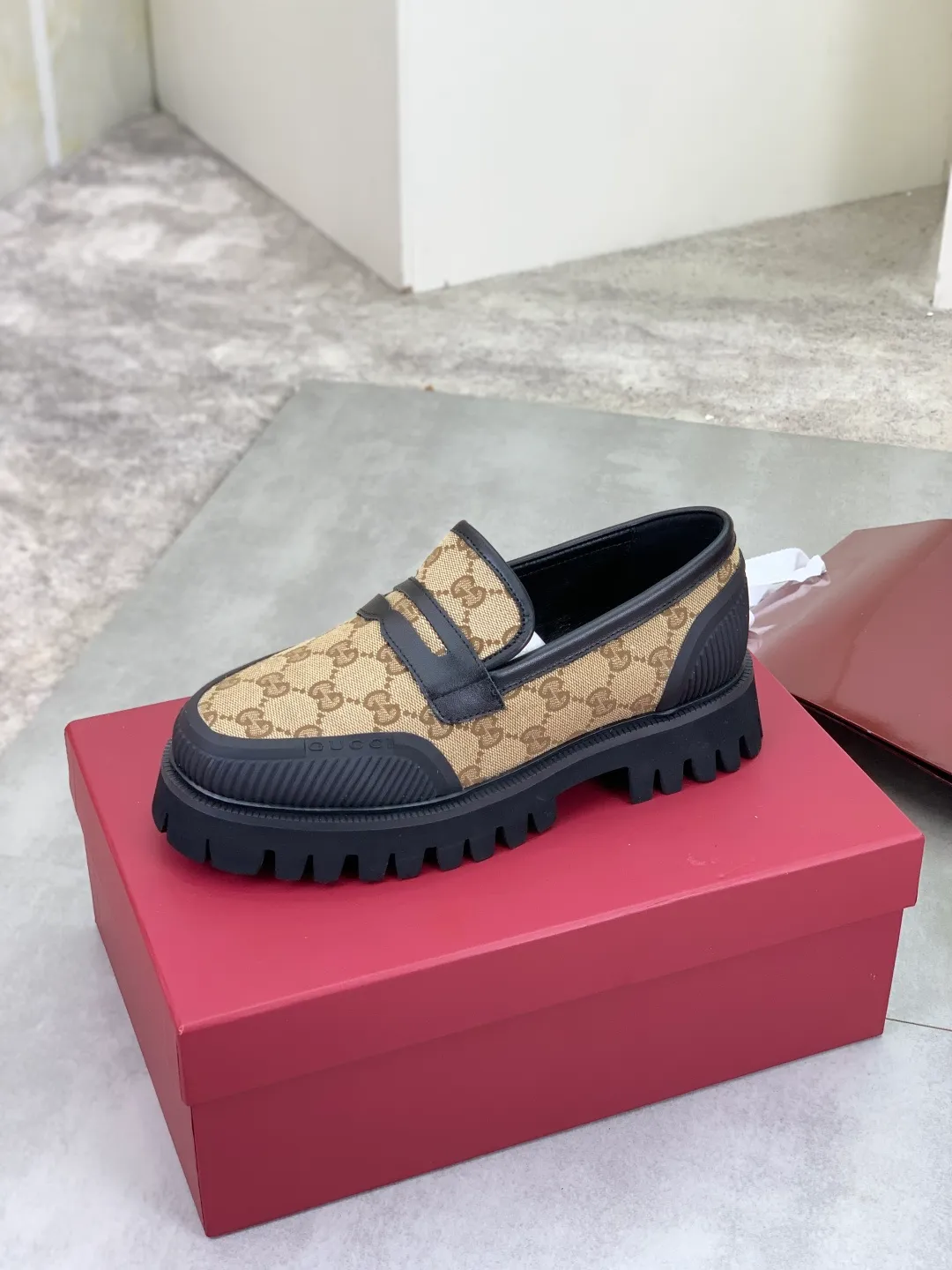 Men's Men's Shoes💰P440💰[New Style] Gucci lazy slip-on couple 🧑‍🤝‍🧑 best selection of leather shoes (Gucci) official website latest Gucci lazy 🎁 leather shoes, hot style 💥 style is simple and elegant, exclusive for trendy men. Unique official website latest brand original double G pressure Floral elements 👑 Original Gucci decoration, fashionable and elegant, original calf leather with double G denim ✅ Fully imported soft sheepskin lining, official website designated wear-resistant, rubber business outsole, classic model taken in person 🎬 Size: 36-46 Various colors available